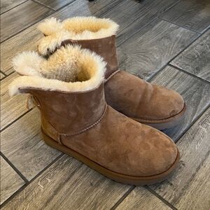 UGG Tan Shearling Boots women’s 9